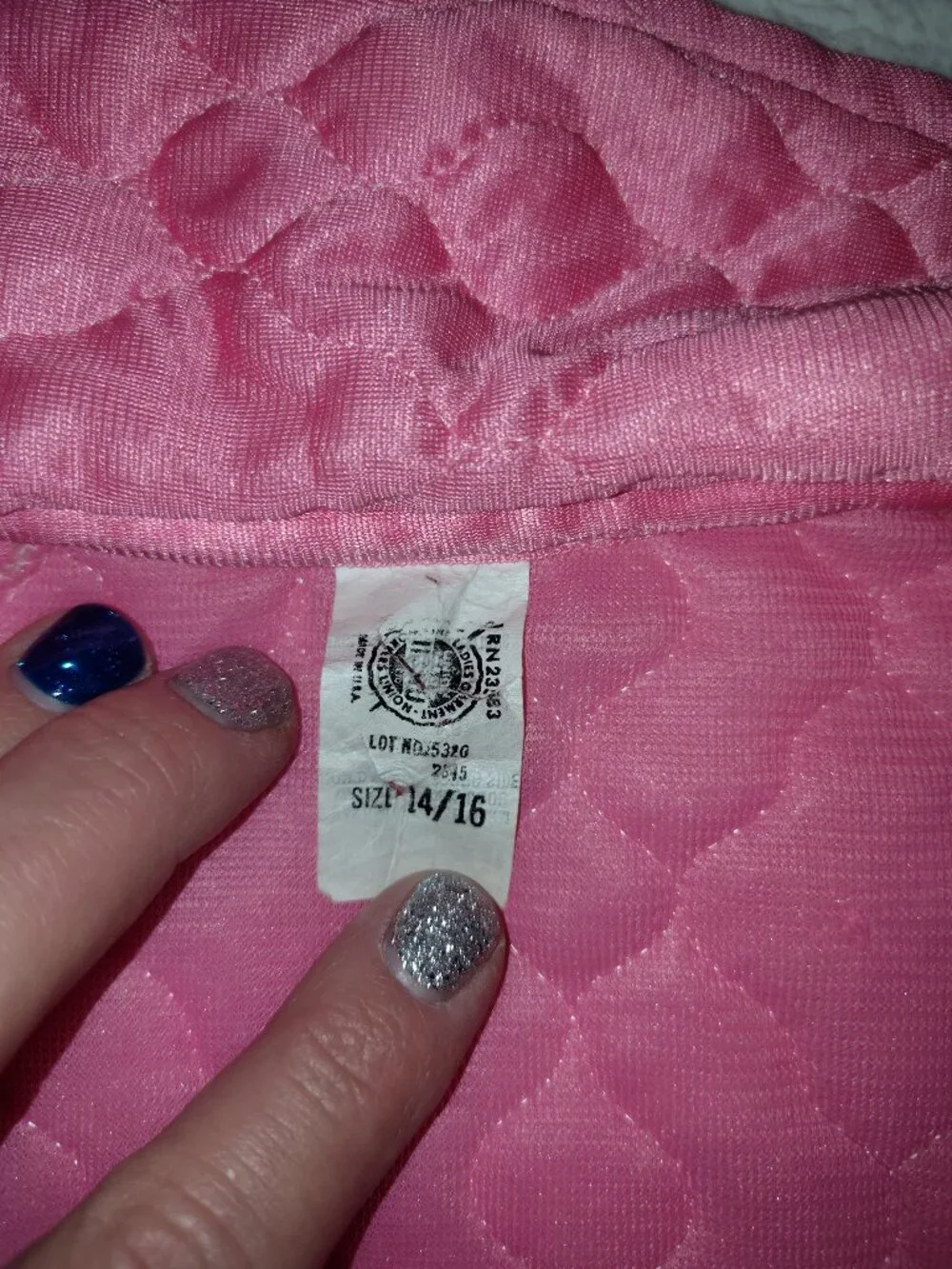 Vintage 70's Komar Pink Quilted Robe union made size 14-16 (item A17)